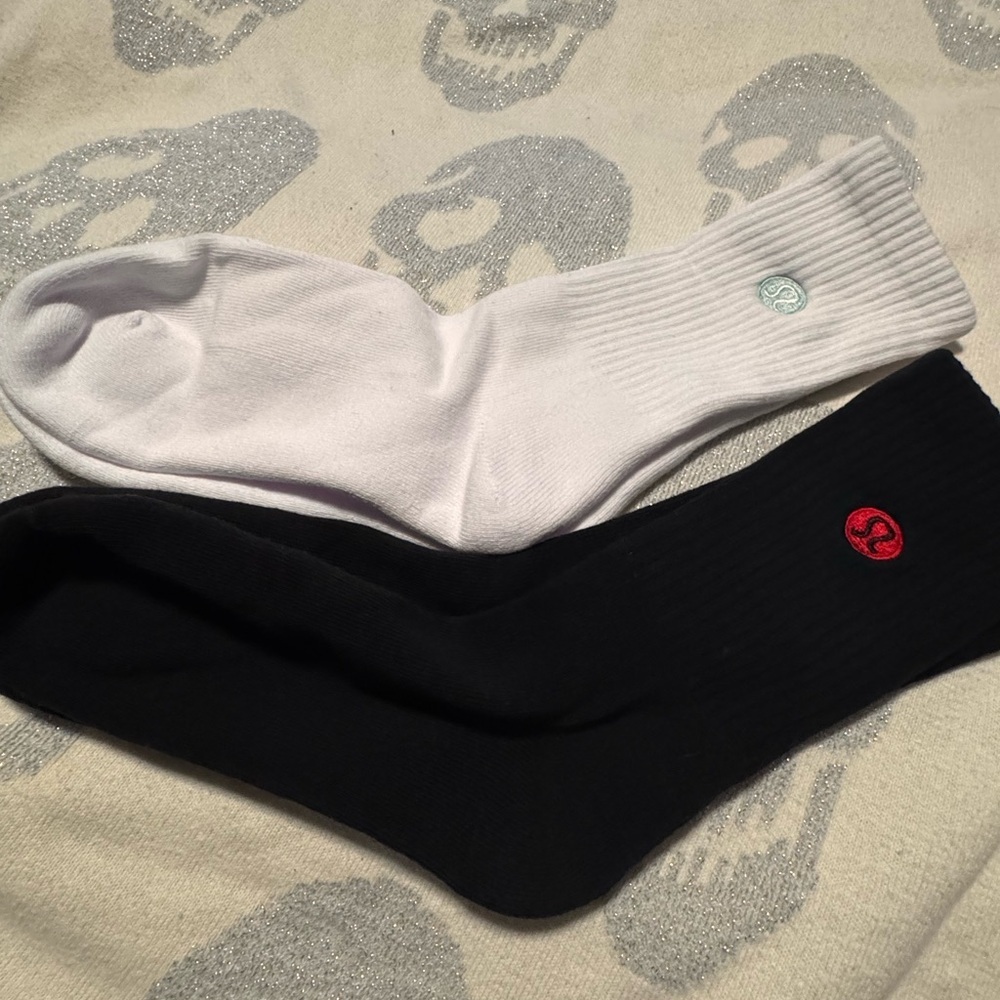 lululemon athletica Black and White Socks NWOT - Picture 1 of 3